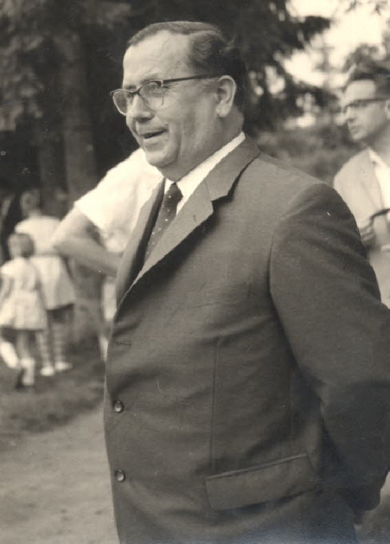 Papa x Uhu / Otto = Schm�lzle